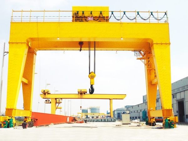 雙主梁吊鉤門式起重機(jī)