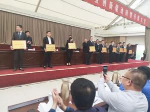 喜報(bào)！河南礦山榮獲長(zhǎng)垣縣起重行業(yè)納稅第一名及創(chuàng)新驅(qū)動(dòng)轉(zhuǎn)型發(fā)展先進(jìn)單位