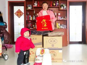 河南礦山送年貨，春節讓您溫暖過~